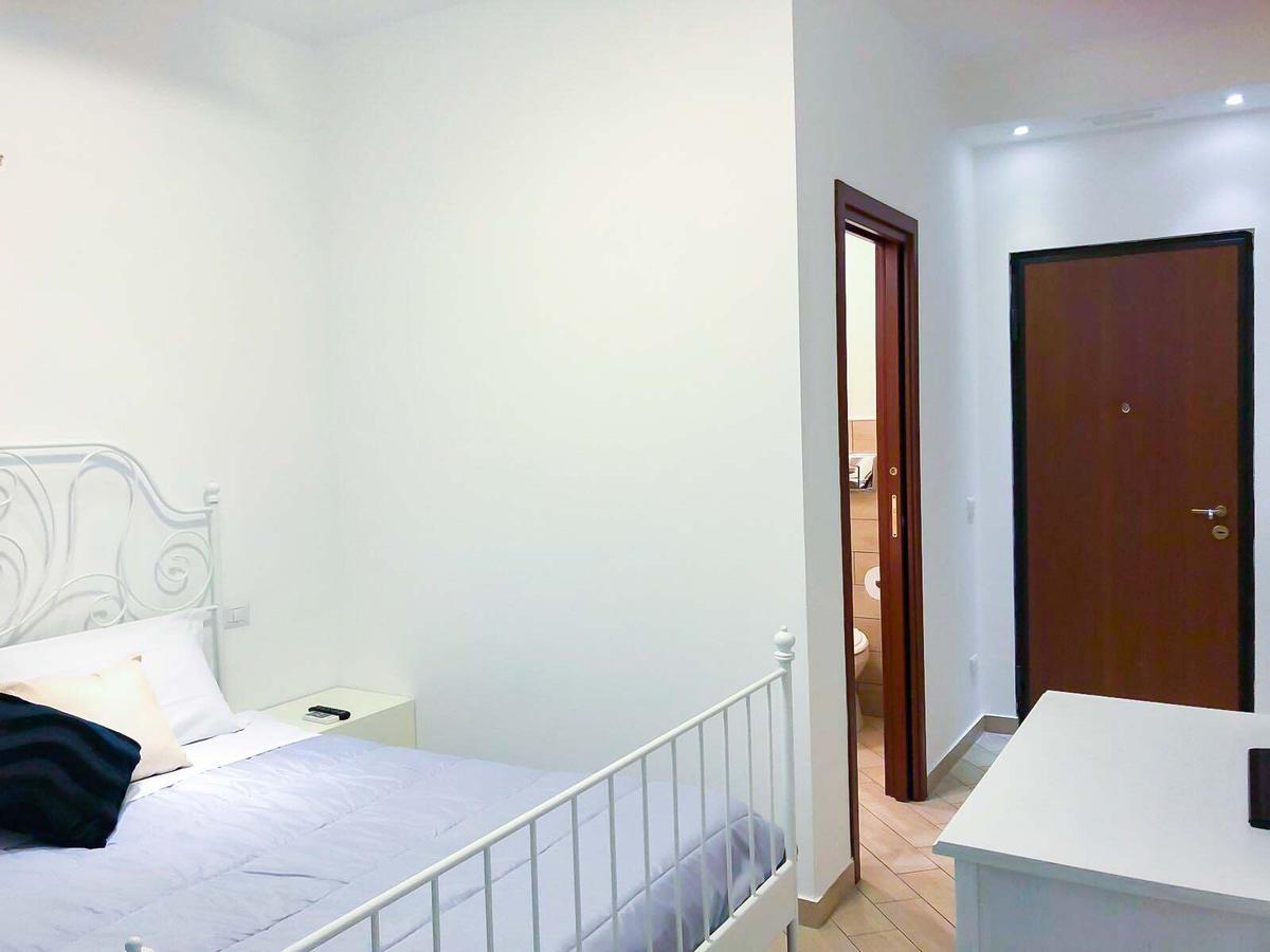 Holiday Garibaldi Napoli Bed & Breakfast Exterior photo